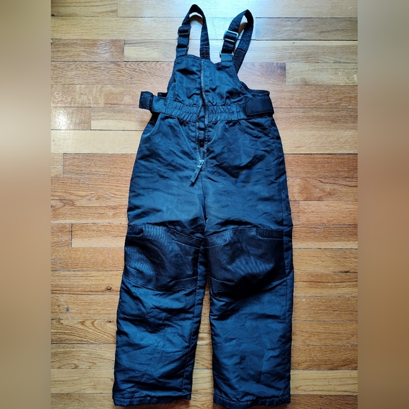 Kids size 4T black snowsuit by Cherokee - Picture 3 of 3